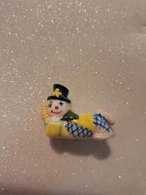Bug House Clown Tophat Yellow Coat Vintage 1-½”Tall 1-¾” Wide Chopsticks Stand